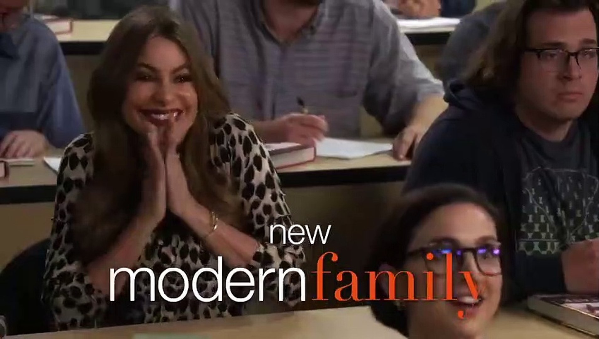 Modern Family S11E02 Snapped